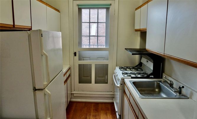 Interior, Kitchen, Washer, Wood Texture Flooring