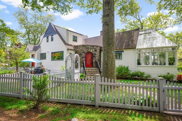 Backyard, Exterior, Facade, Queen Anne Victorian