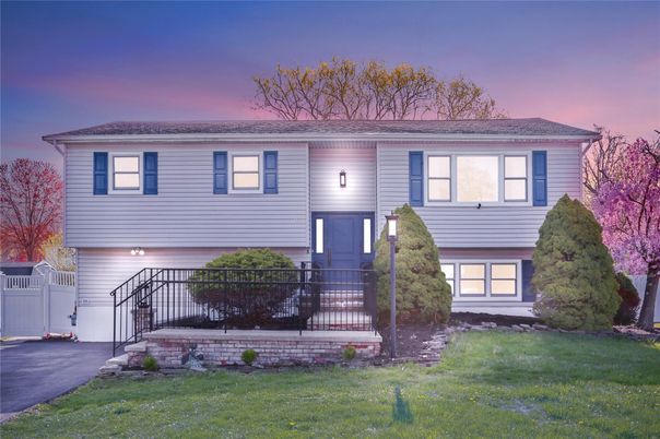 Attached, Exterior, Facade, Raised Ranch