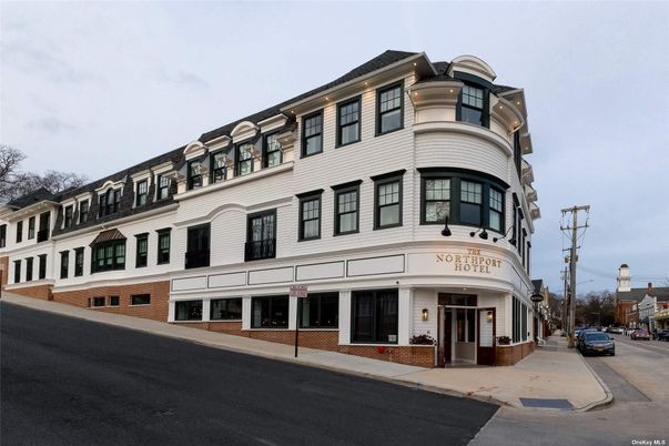 Exterior, Facade, Rowhouse