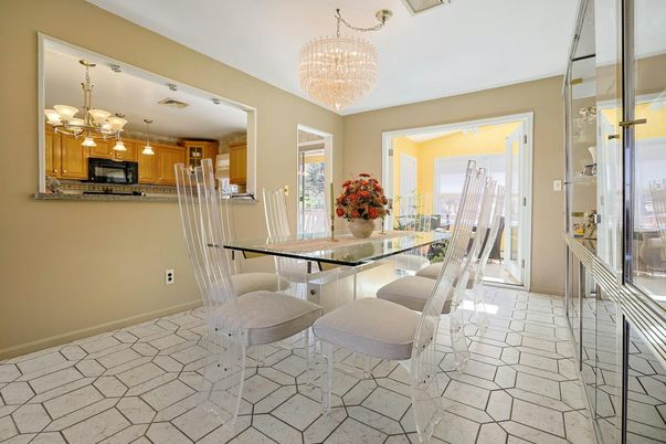 Chandelier, Dining room, Interior, Kitchen