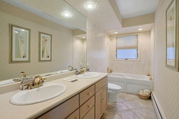 Bathroom, Dual Sink Vanities, Interior, Recessed Lighting