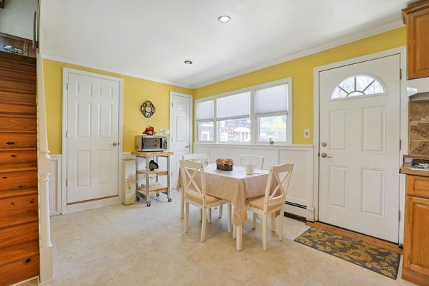 Dining room, Interior, Recessed Lighting