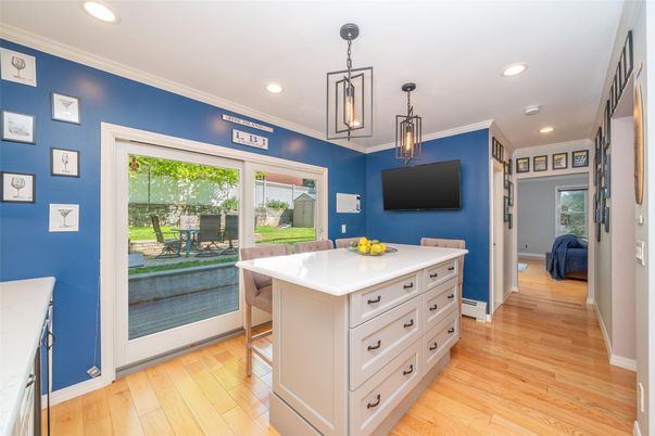 Interior, Pendant Lights, Recessed Lighting, Wood Texture Flooring