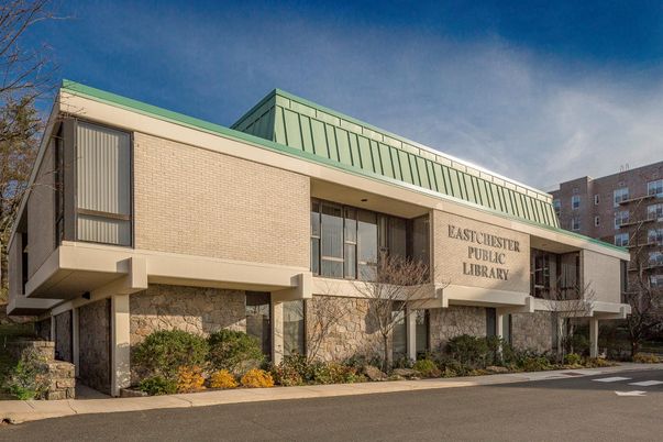 Exterior, Facade, Modern