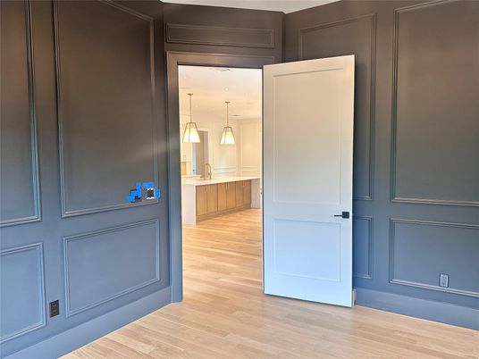 Interior, Pendant Lights, Wood Texture Flooring