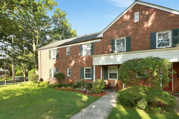 Exterior, Facade, Brick Facade, Brick Traditional