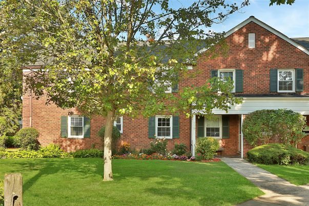 Exterior, Facade, Brick Facade, Brick Traditional
