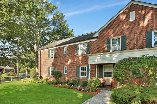 Exterior, Facade, Brick Facade, Brick Traditional