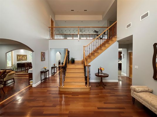 Interior, Recessed Lighting, Wood Texture Flooring