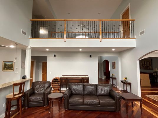 Interior, Recessed Lighting, Wood Texture Flooring