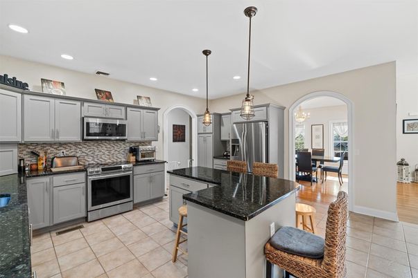 Dining room, Interior, Kitchen, Pendant Lights, Recessed Lighting, Stainless Steel Appliances