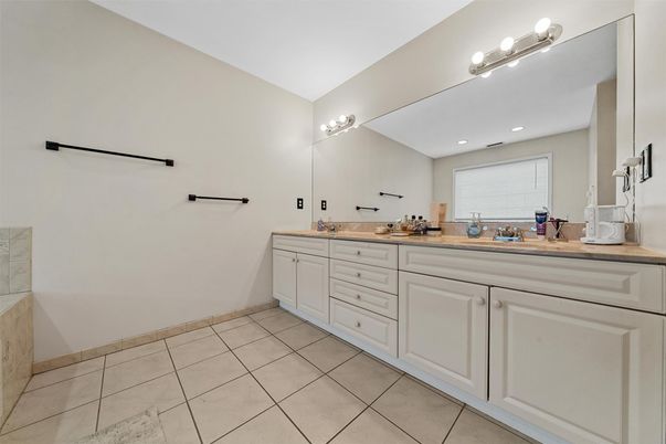 Bathroom, Dual Sink Vanities, Interior, Recessed Lighting