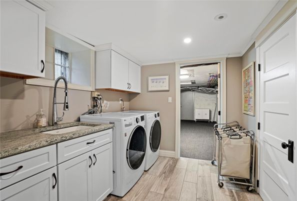 Interior, Recessed Lighting, Washer, Wood Texture Flooring
