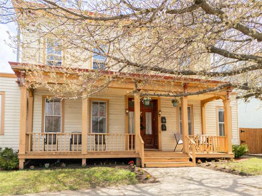 Exterior, Facade, Cape Cod