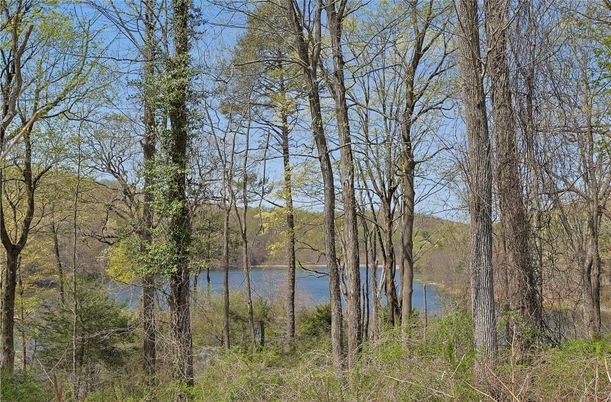 Exterior, Lake