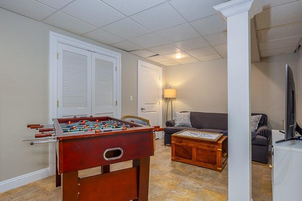 Game Room, Interior, Recessed Lighting