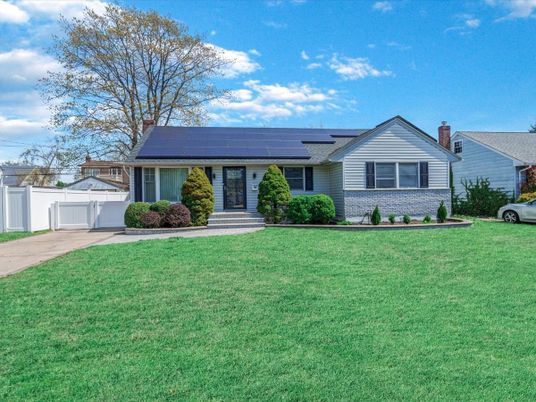 Backyard, Exterior, Facade, Solar Panels, Ranch