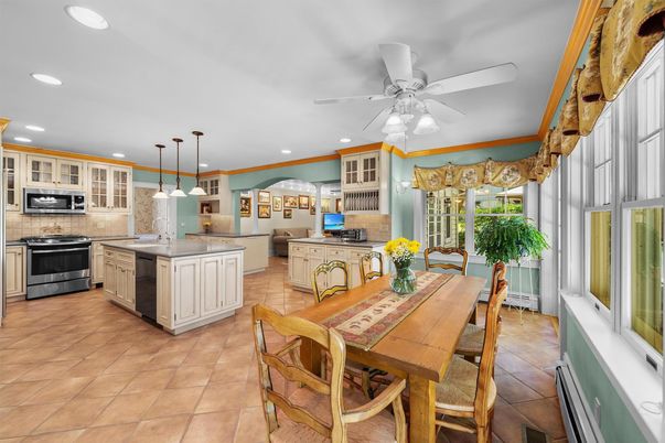 Dining room, Interior, Kitchen, Pendant Lights, Recessed Lighting, Stainless Steel Appliances