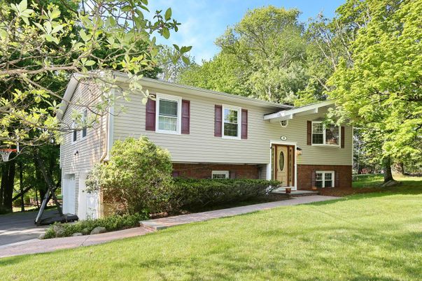Attached, Exterior, Facade, Brick Facade, Raised Ranch