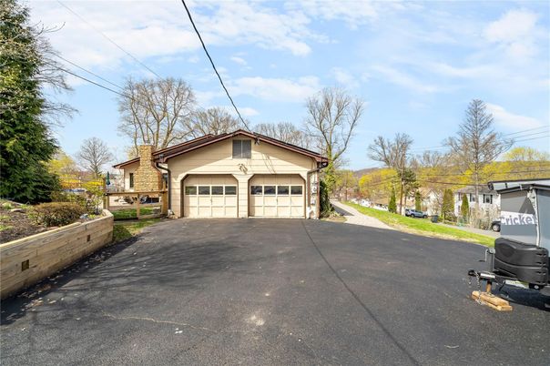 Detached Garage, Exterior