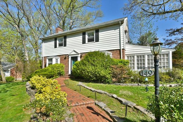 Exterior, Facade, Brick Facade, Raised Ranch