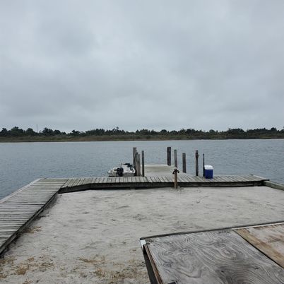 Exterior, Lake