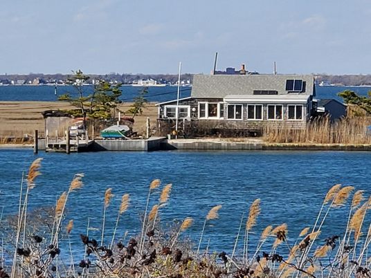 Exterior, Lake