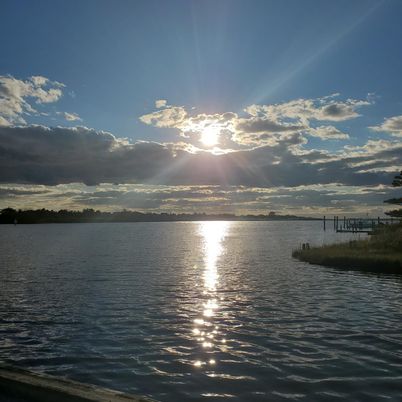 Exterior, Lake