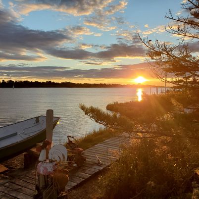 Exterior, Lake