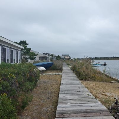 Exterior, Lake