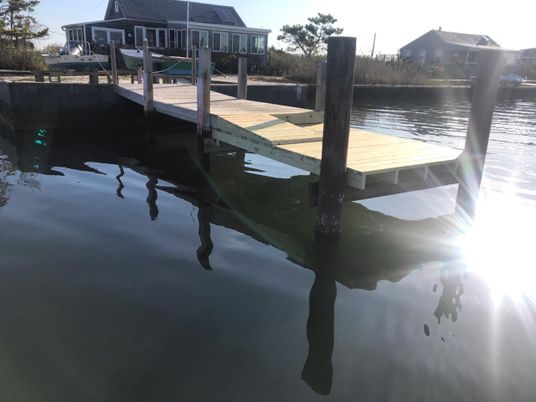 Exterior, Lake