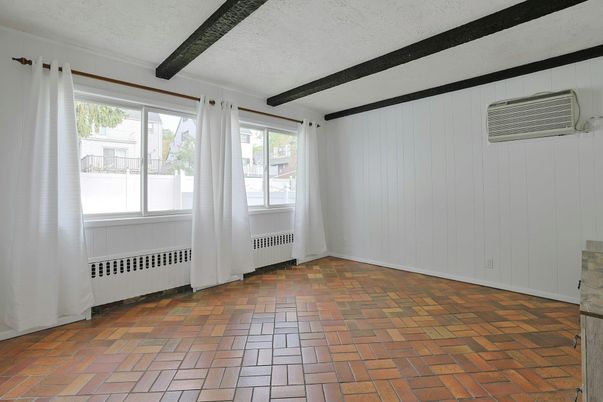 Empty room, Interior, Wooden Beams