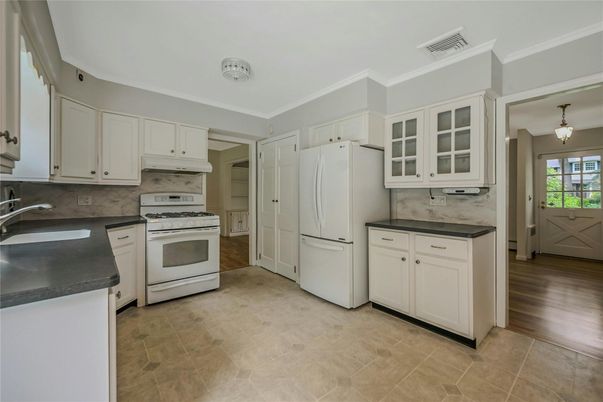 Interior, Kitchen, Pendant Lights, Wood Texture Flooring