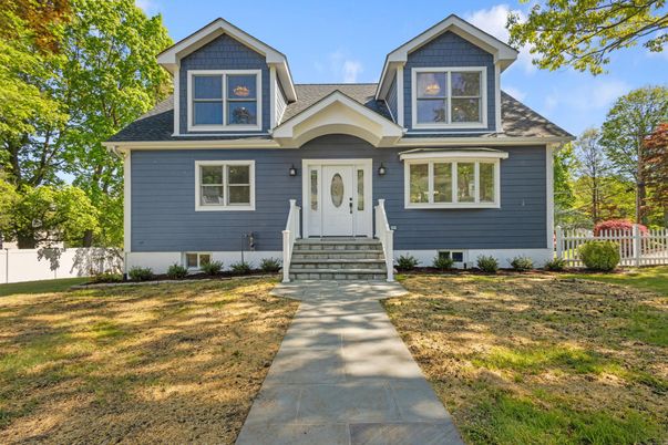 Exterior, Facade, Cape Cod