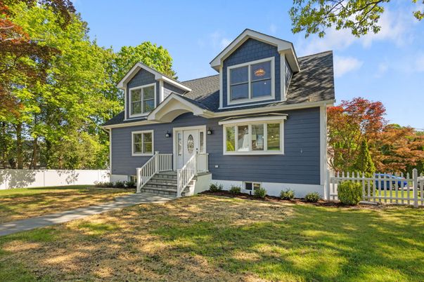 Exterior, Facade, Cape Cod