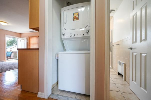 Interior, Utility Closets, Washer, Wood Texture Flooring