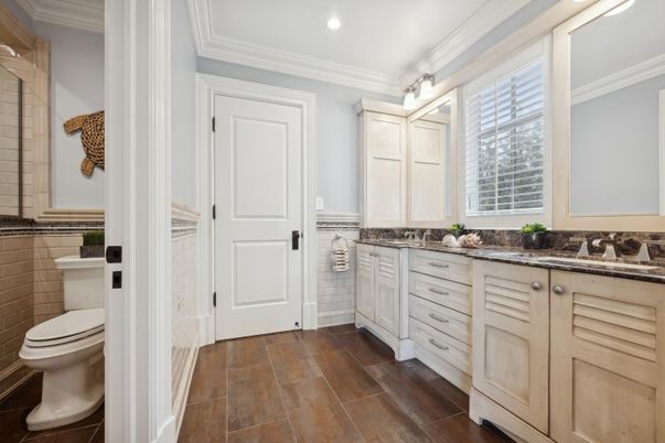 Bathroom, Dual Sink Vanities, Interior, Recessed Lighting