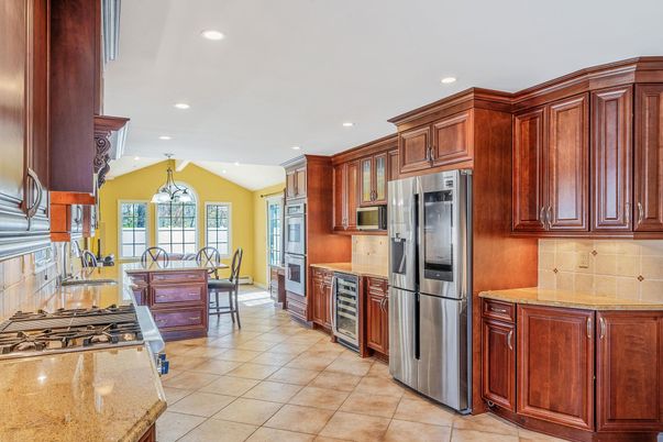 Chandelier, Dining room, Interior, Kitchen, Recessed Lighting, Stainless Steel Appliances