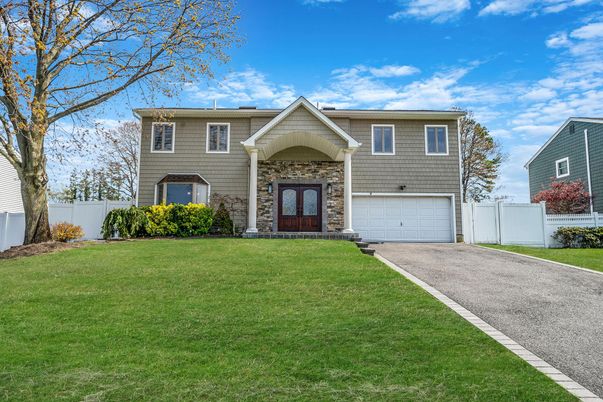 Attached, Exterior, Facade, Raised Ranch