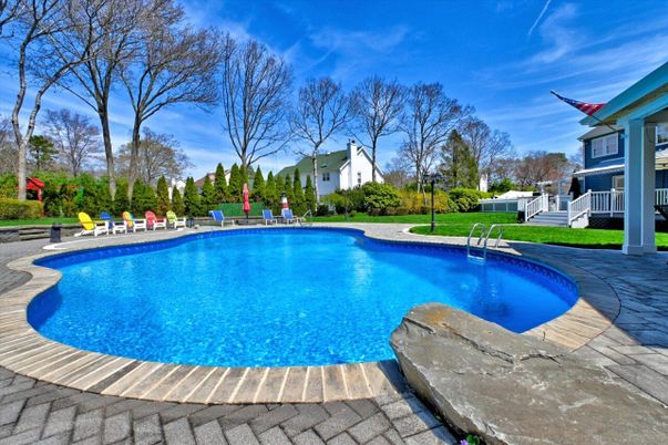 Exterior, Pool