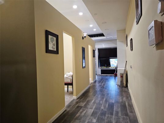 Interior, Recessed Lighting, Wood Texture Flooring