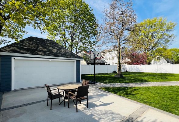 Detached Garage, Exterior