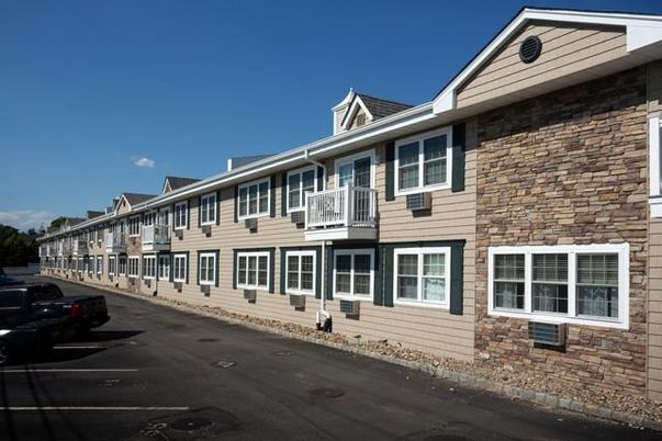Exterior, Facade, Rowhouse