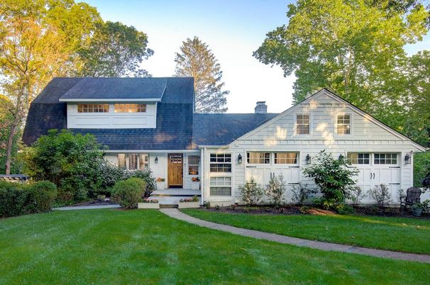 Attached, Exterior, Facade, Farmhouse