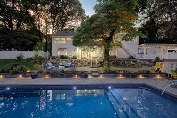 Exterior, Pool