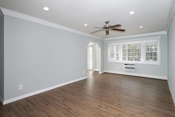 Empty room, Interior, Recessed Lighting, Wood Texture Flooring