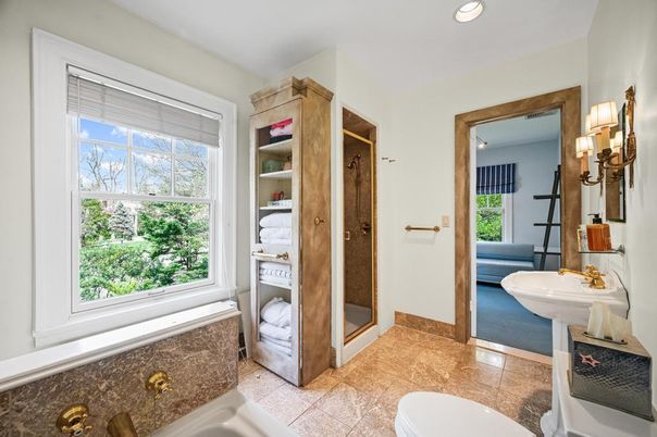 Bathroom, Interior, Recessed Lighting