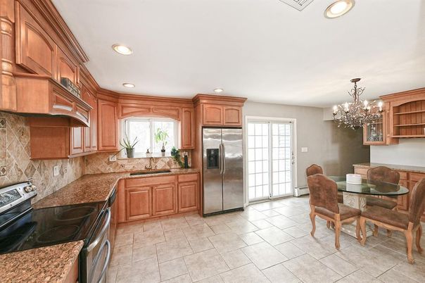 Chandelier, Dining room, Interior, Kitchen, Recessed Lighting, Stainless Steel Appliances