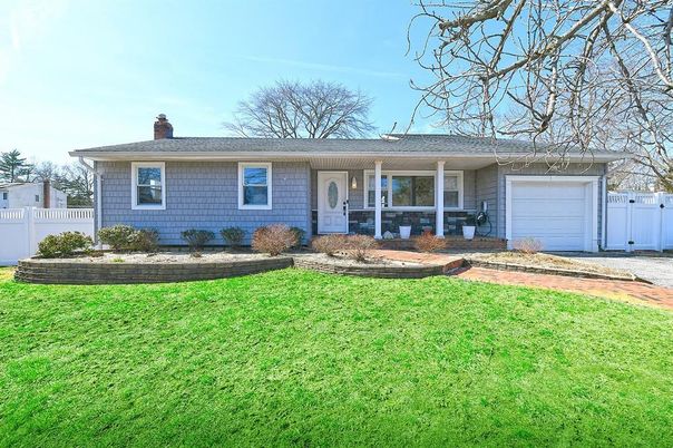 Attached, Exterior, Facade, Ranch